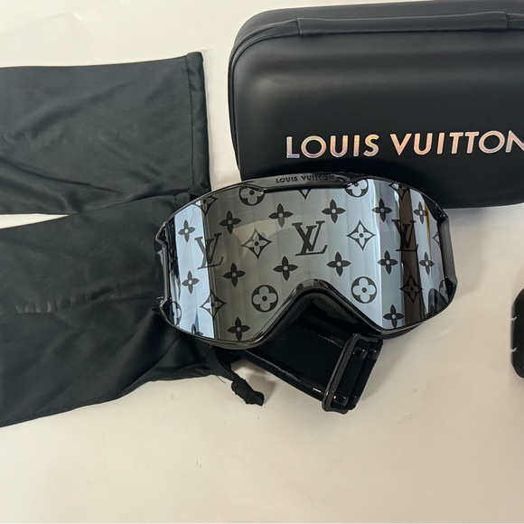 Gently used Men’s Louis Vuitton Designer Ski Goggles Monogram LV - Picture 2 of 8